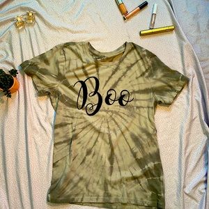 Grey shirt. Amazing for Halloween with your kids. Says “BOO” across the shirt.